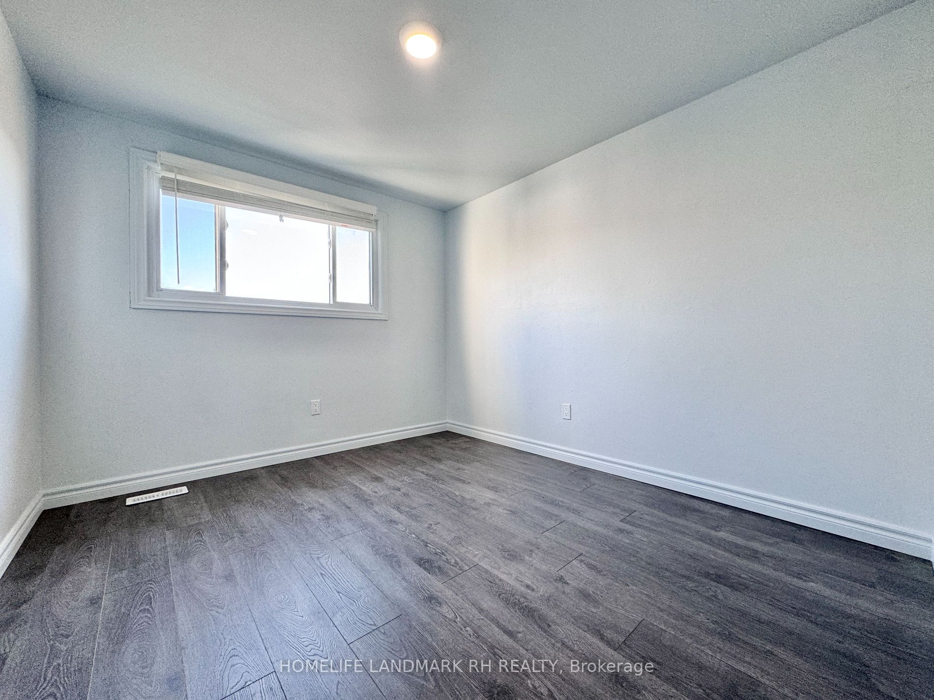 3 Lilacside Dr