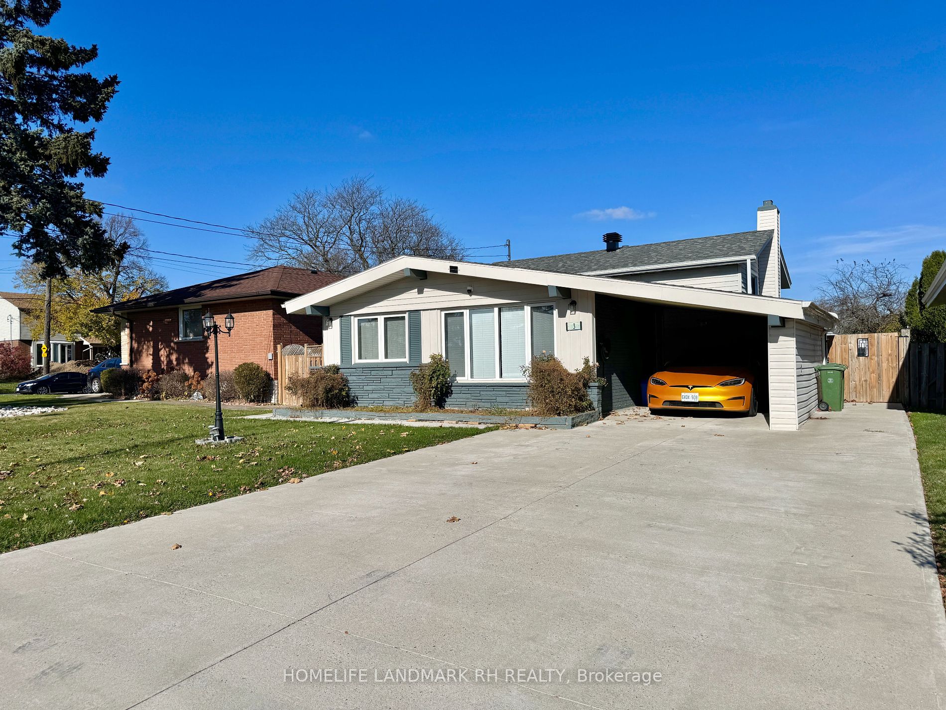 3 Lilacside Dr