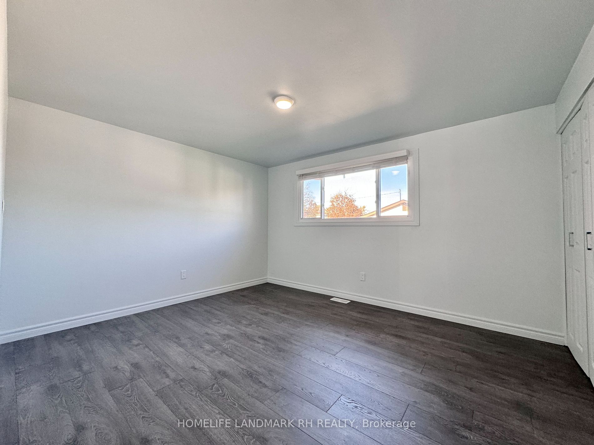 3 Lilacside Dr