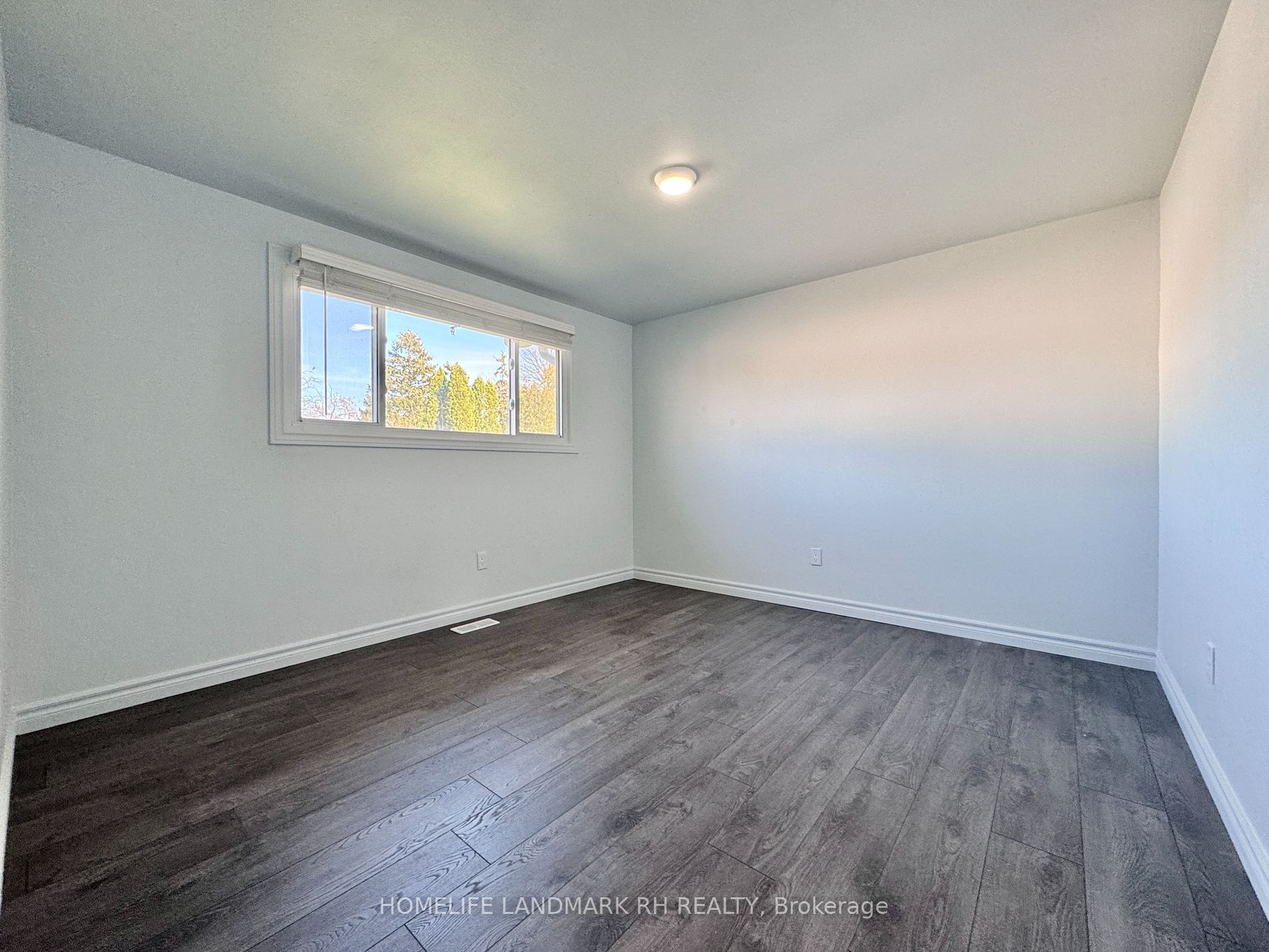 3 Lilacside Dr