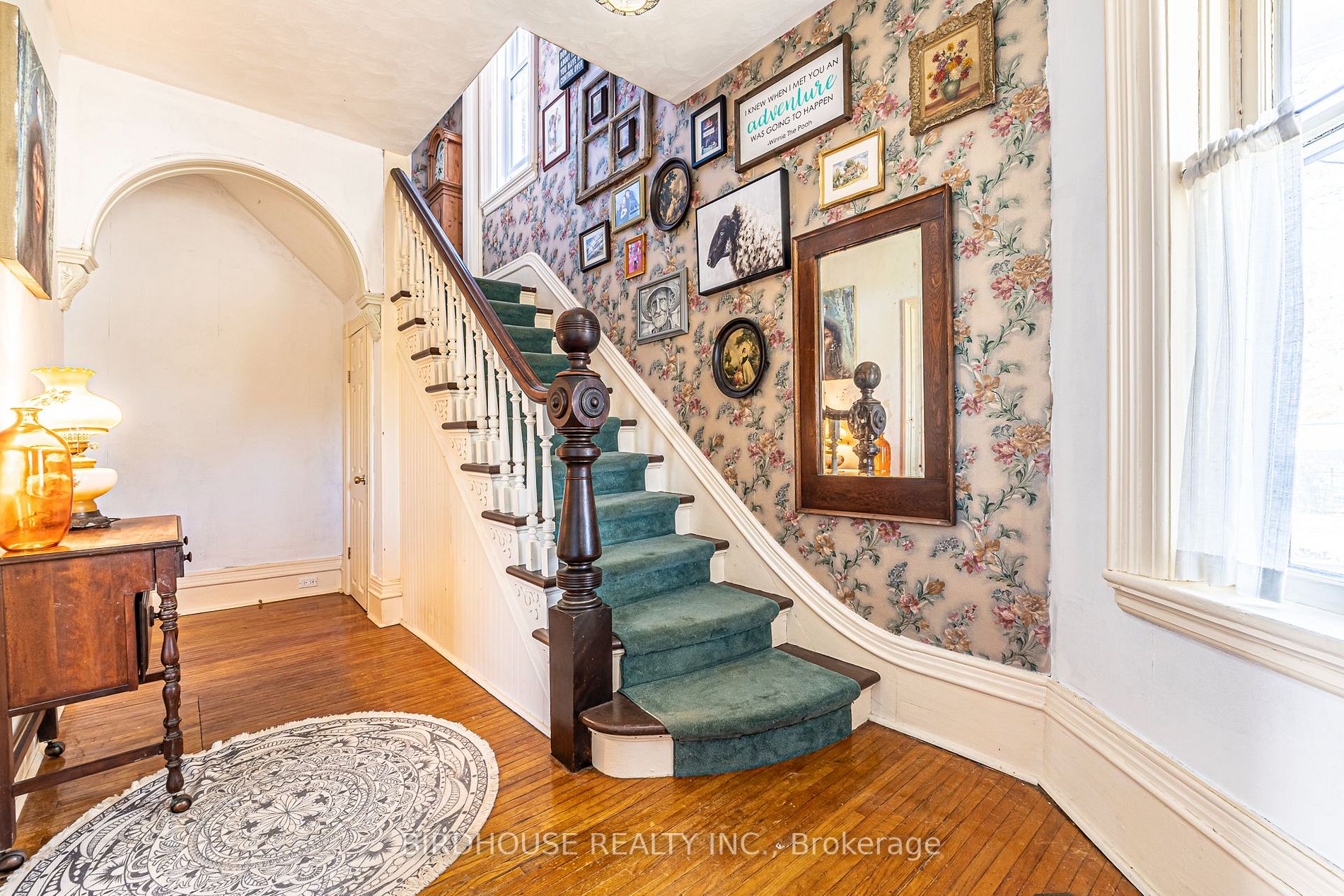 157 William St N
