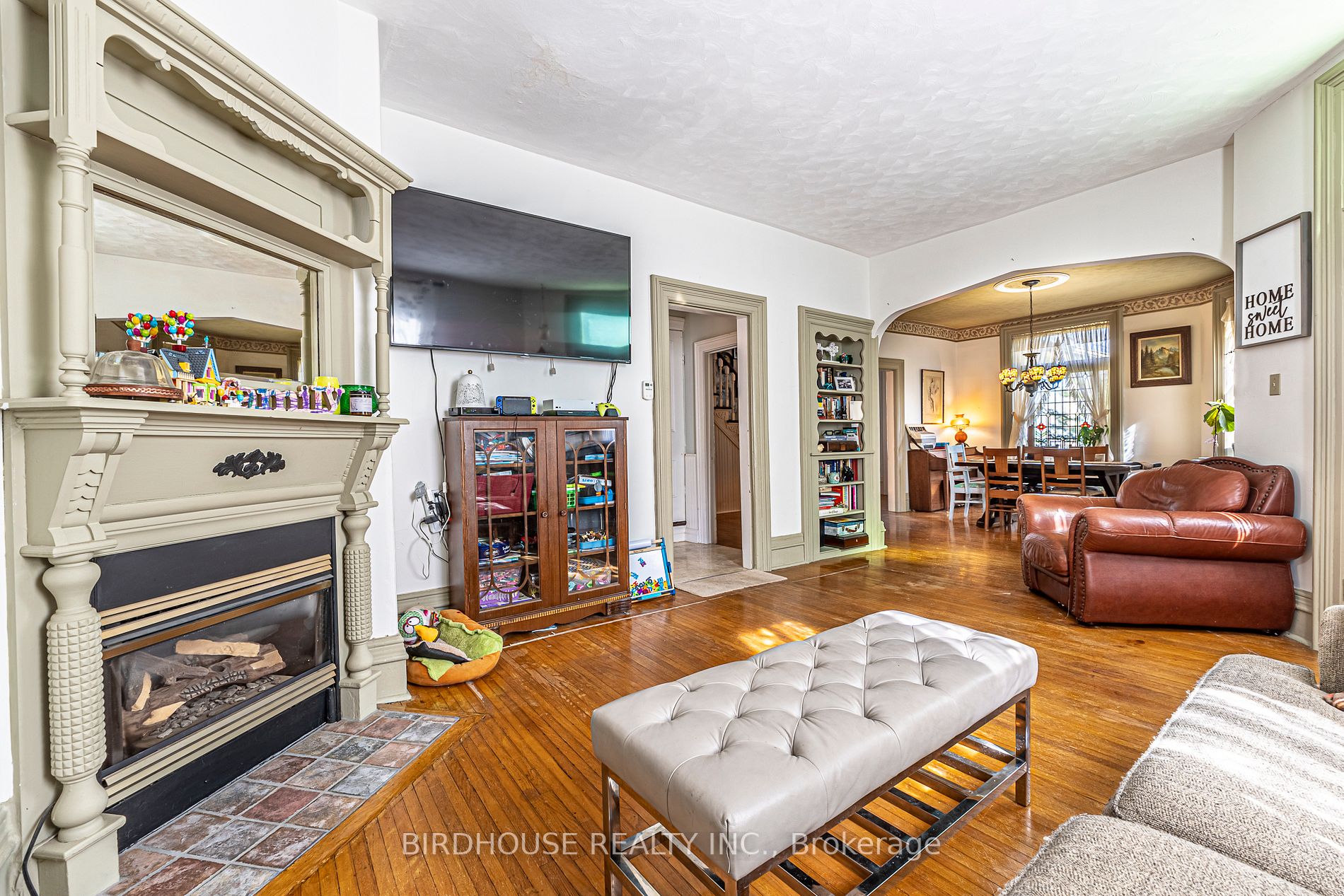 157 William St N