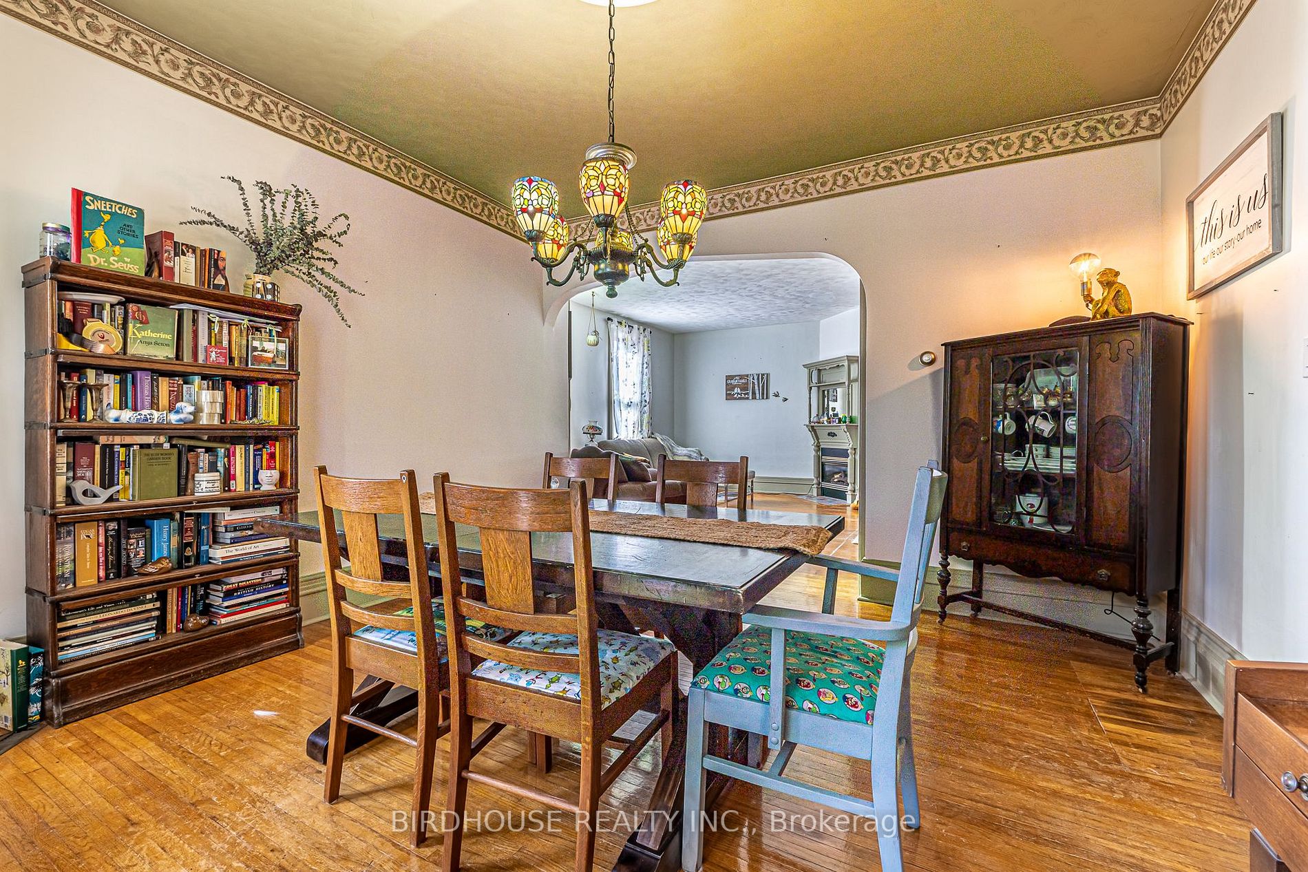 157 William St N