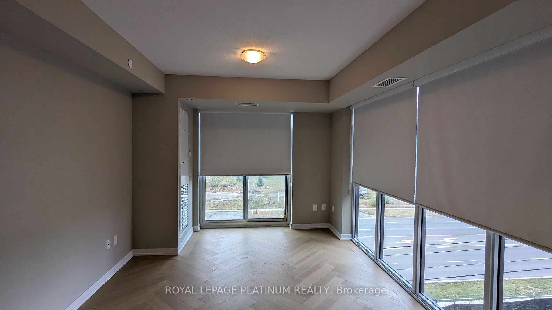 450 Dundas St, #406