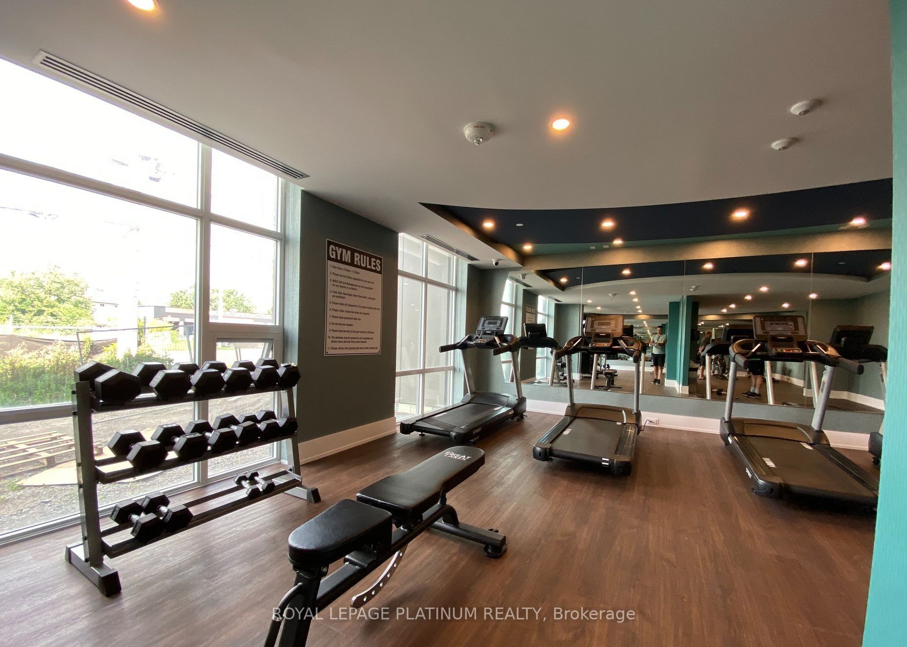 450 Dundas St, #406