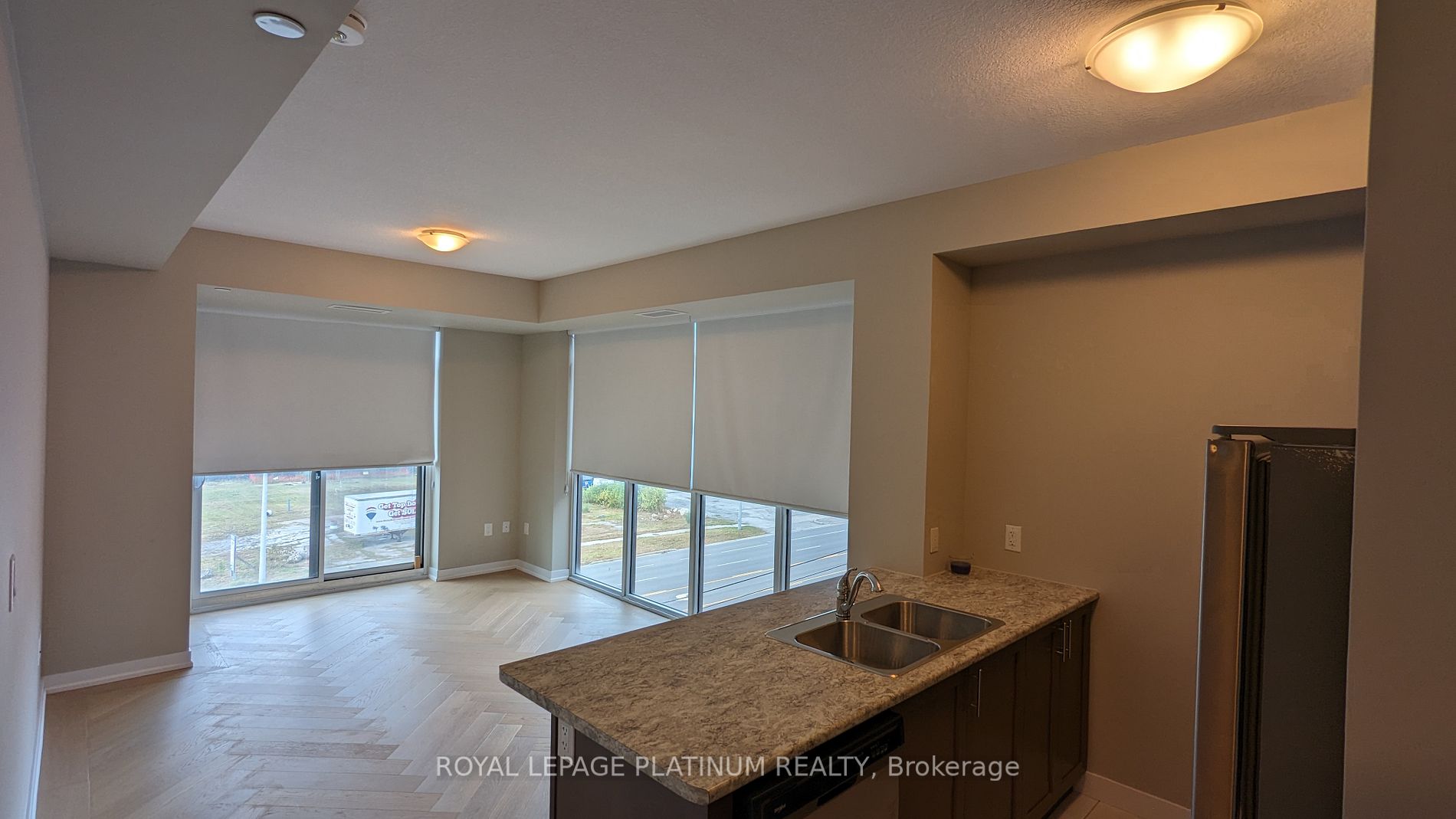 450 Dundas St, #406