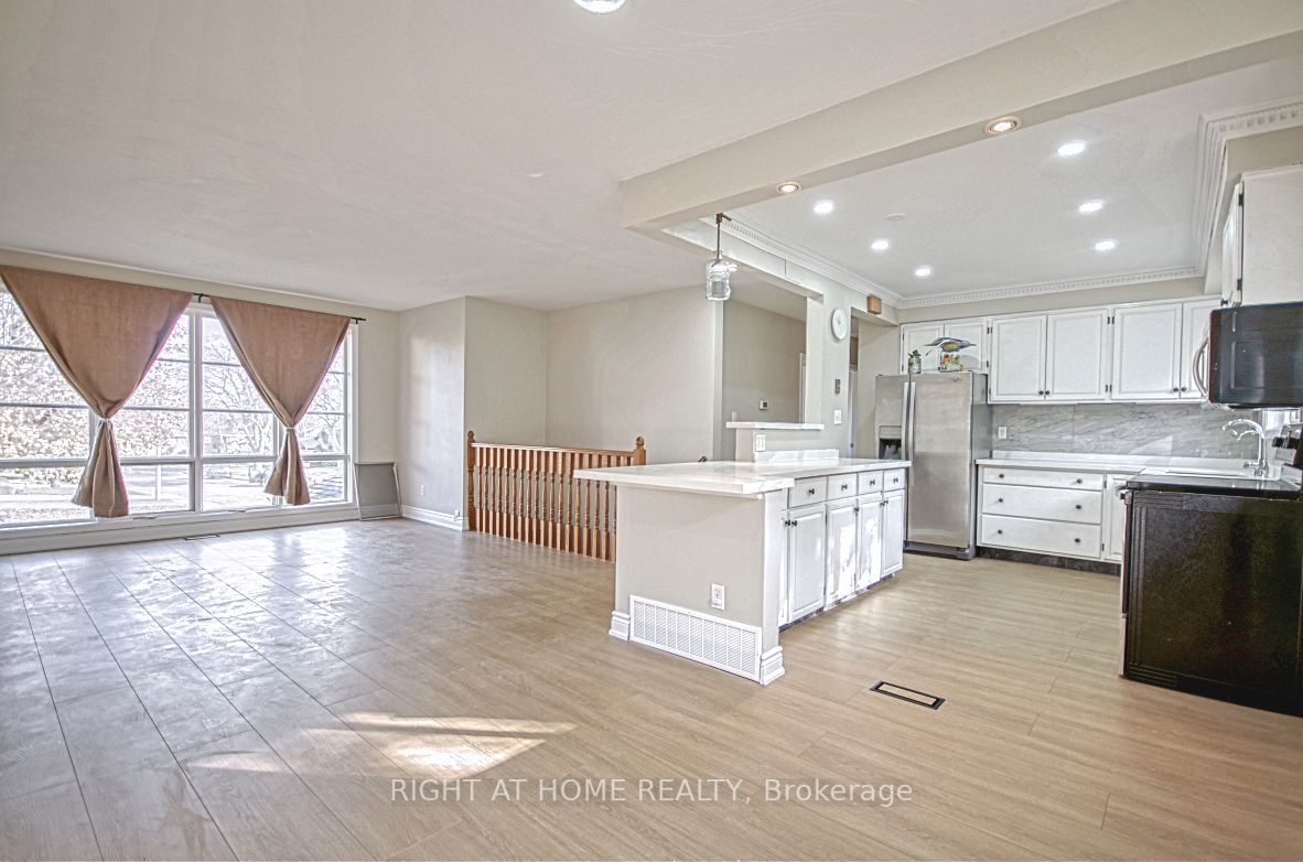 22 Colonial Crt