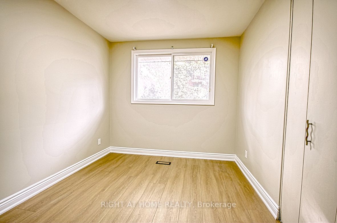 22 Colonial Crt
