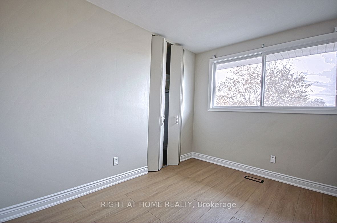 22 Colonial Crt