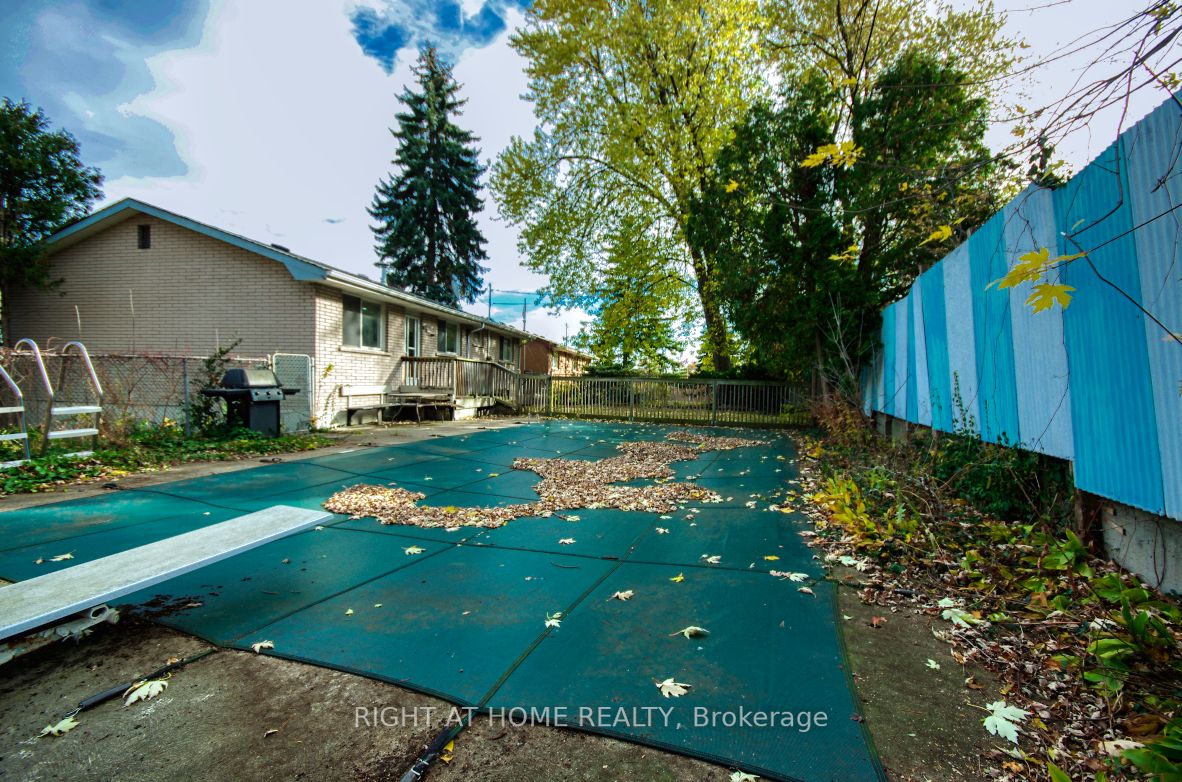 22 Colonial Crt