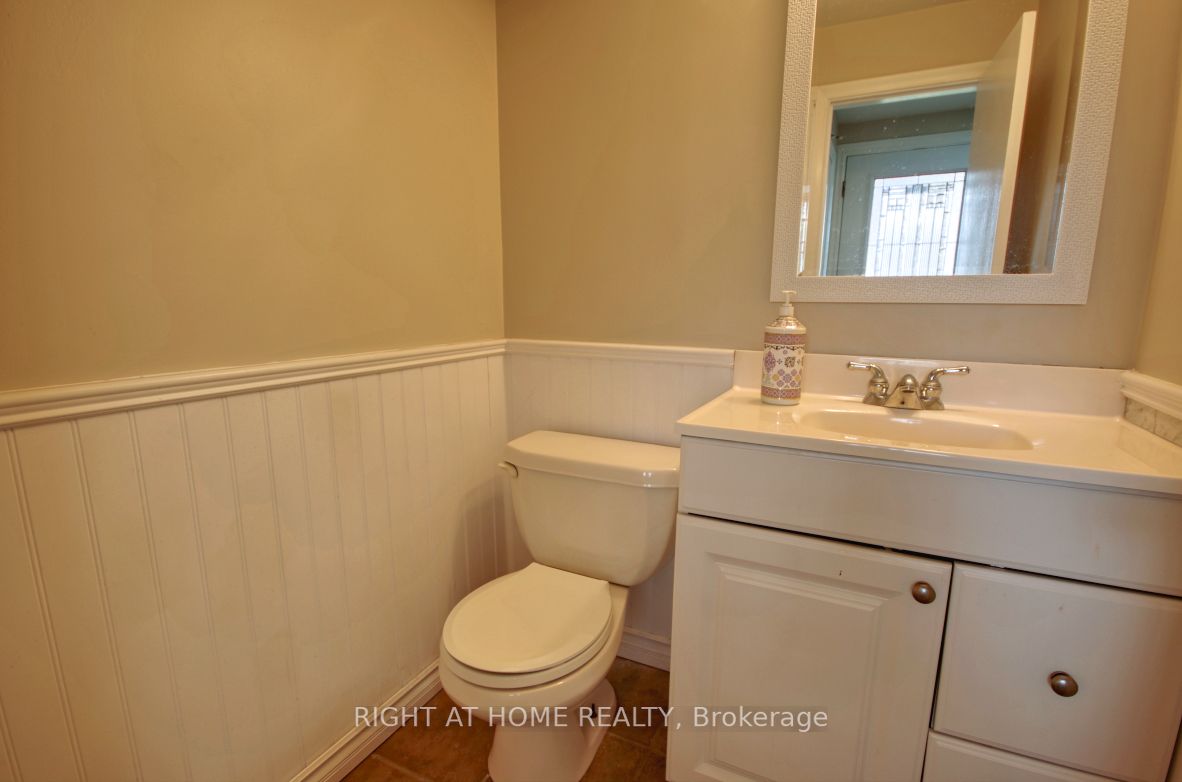 22 Colonial Crt