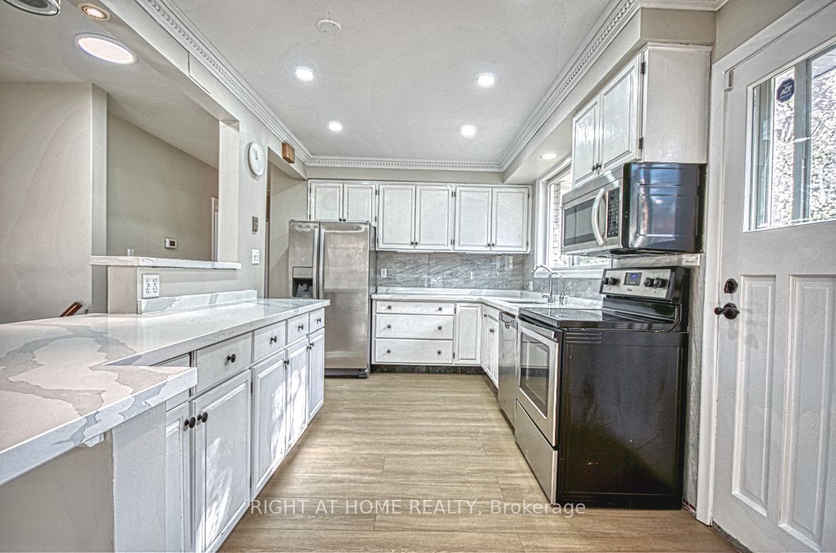 22 Colonial Crt