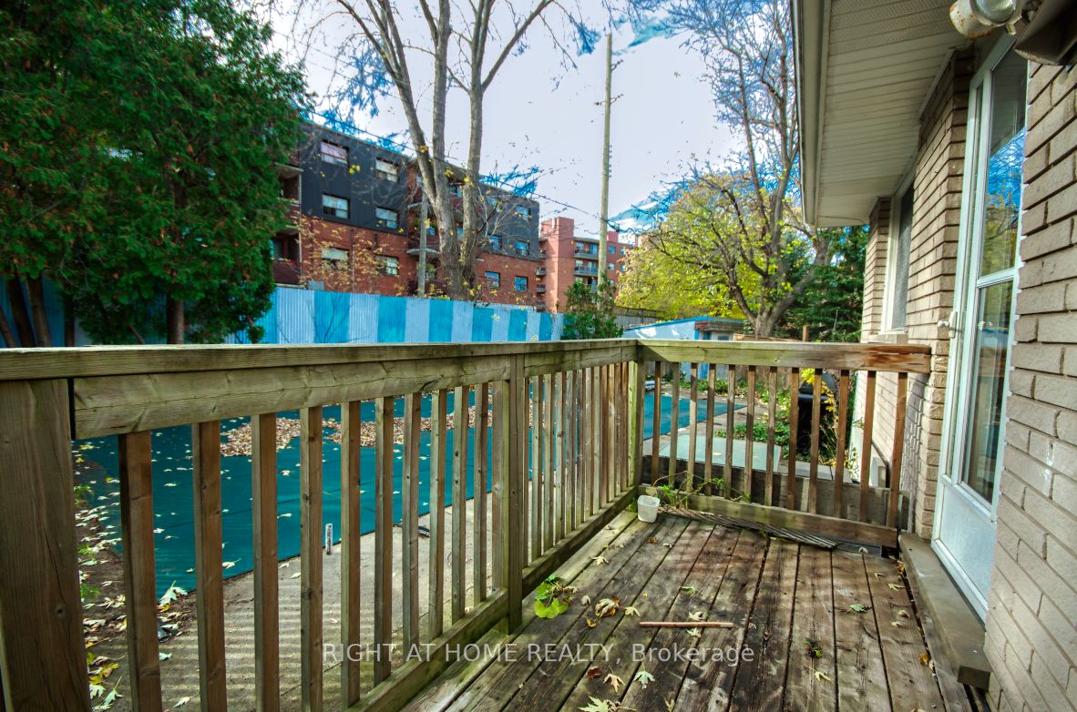 22 Colonial Crt