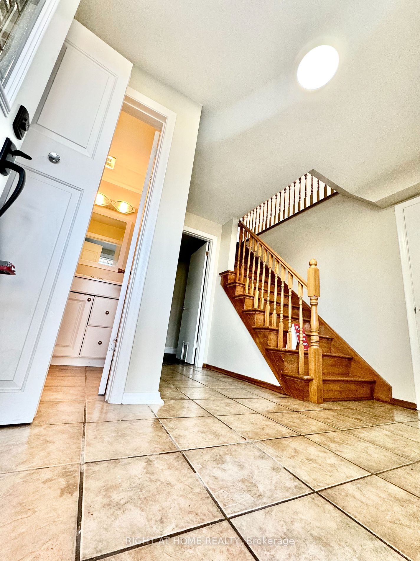 22 Colonial Crt