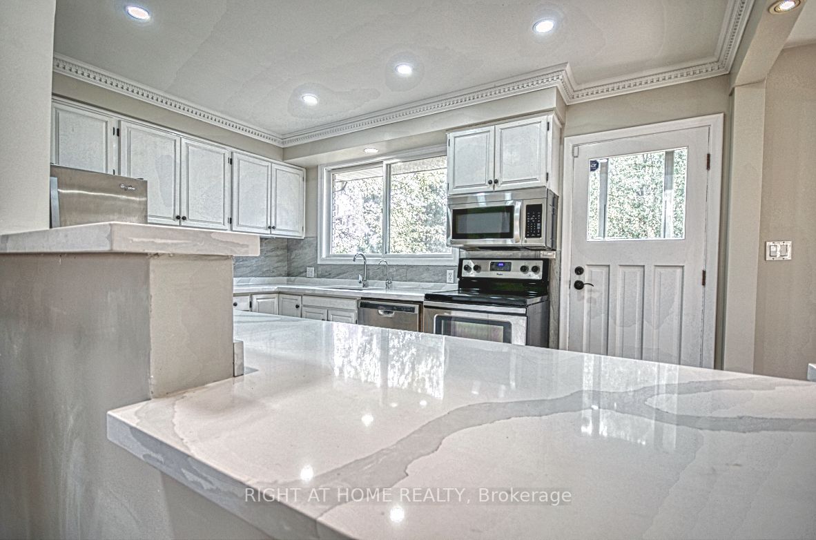22 Colonial Crt
