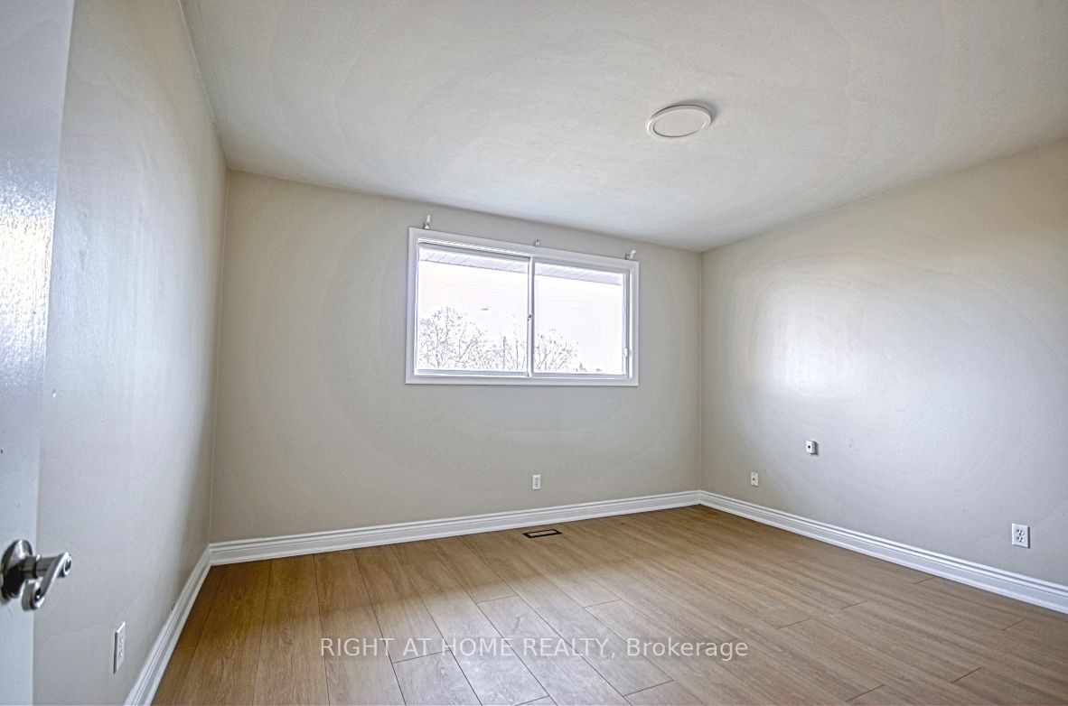 22 Colonial Crt