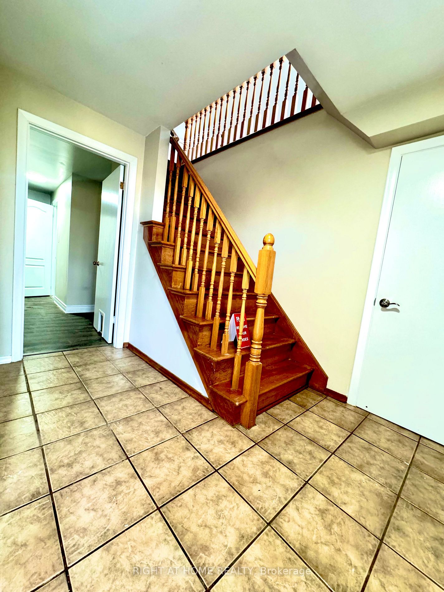 22 Colonial Crt
