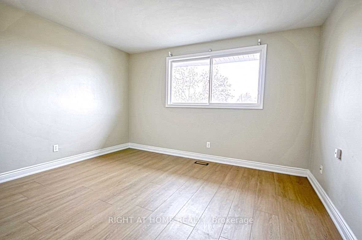 22 Colonial Crt