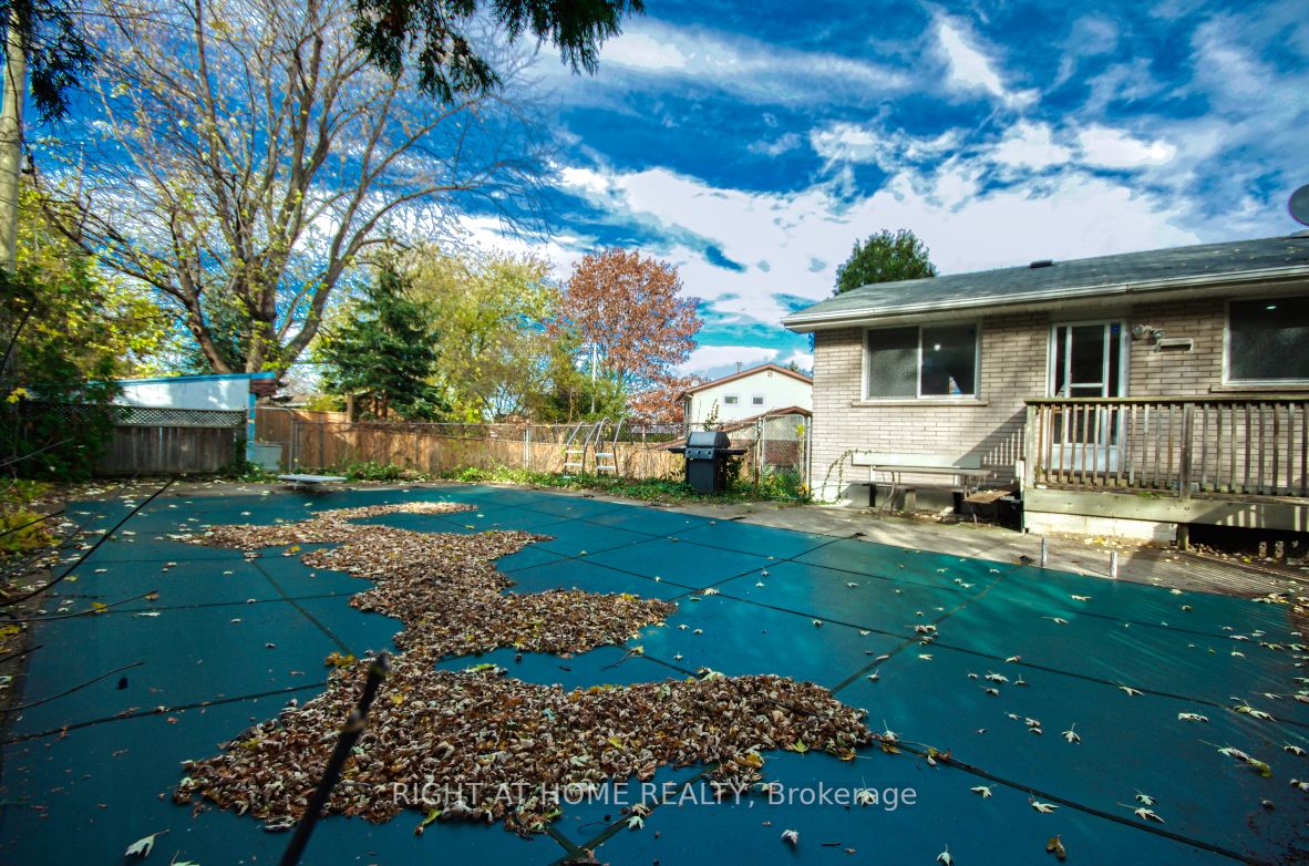 22 Colonial Crt