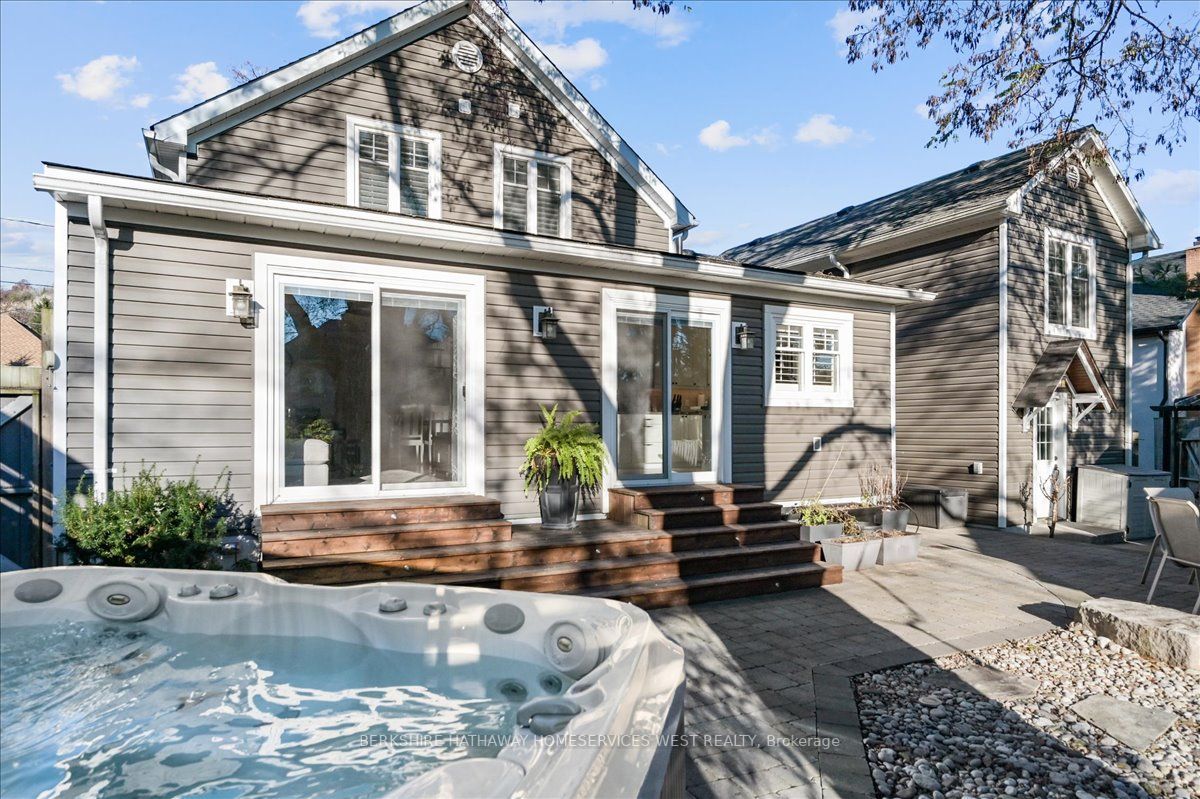 316 MacNab Street