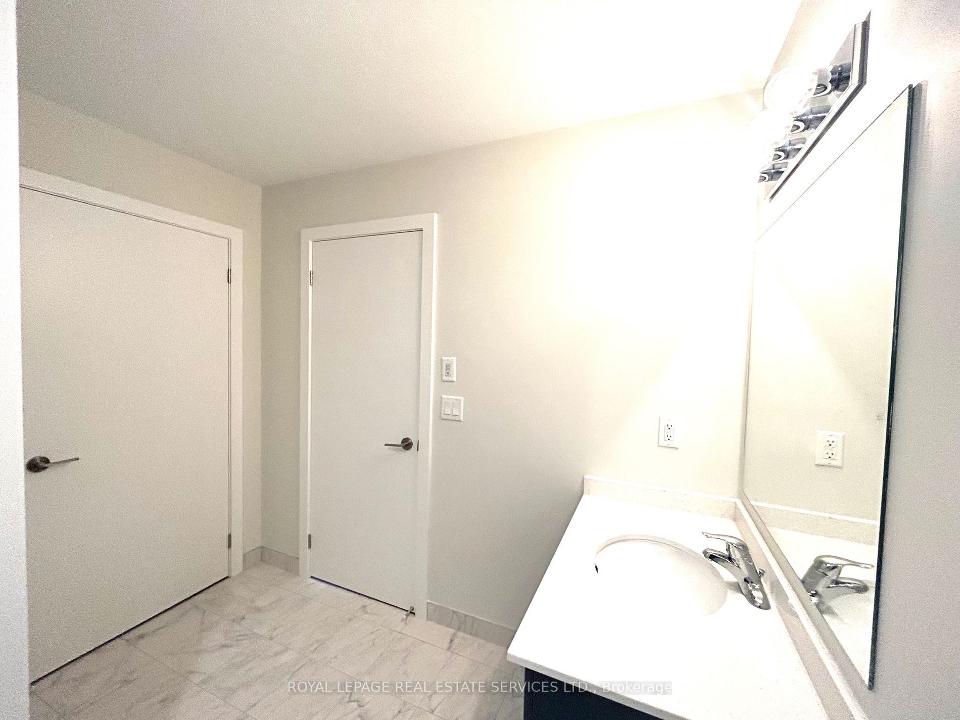 600 North Service Rd, #515