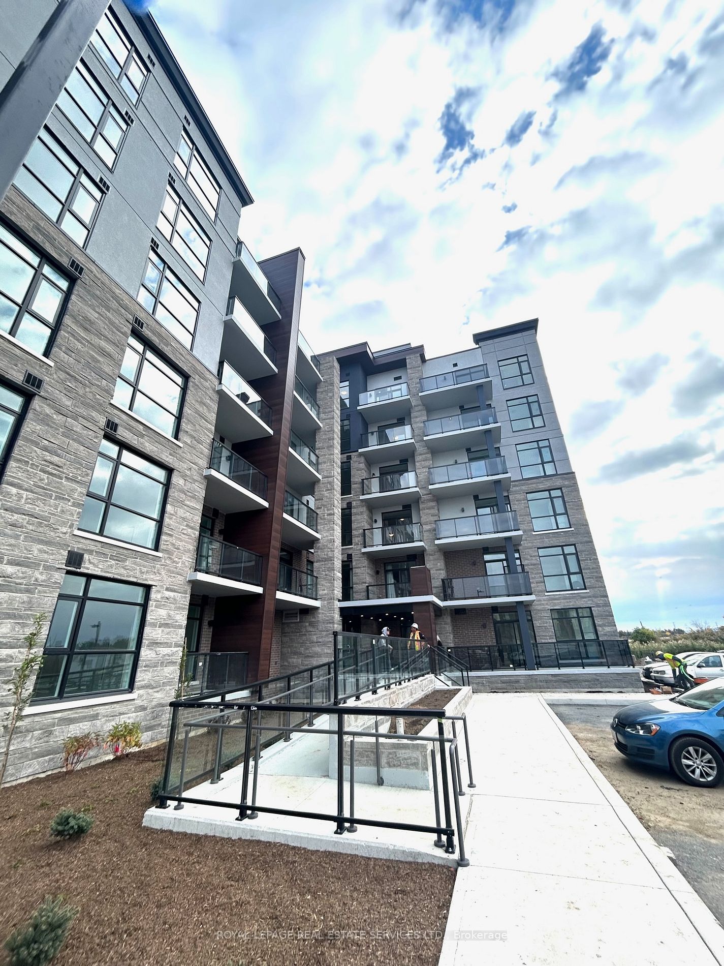 600 North Service Rd, #515
