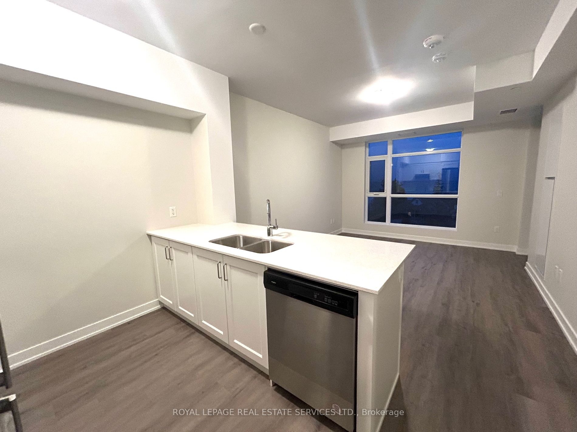 600 North Service Rd, #515