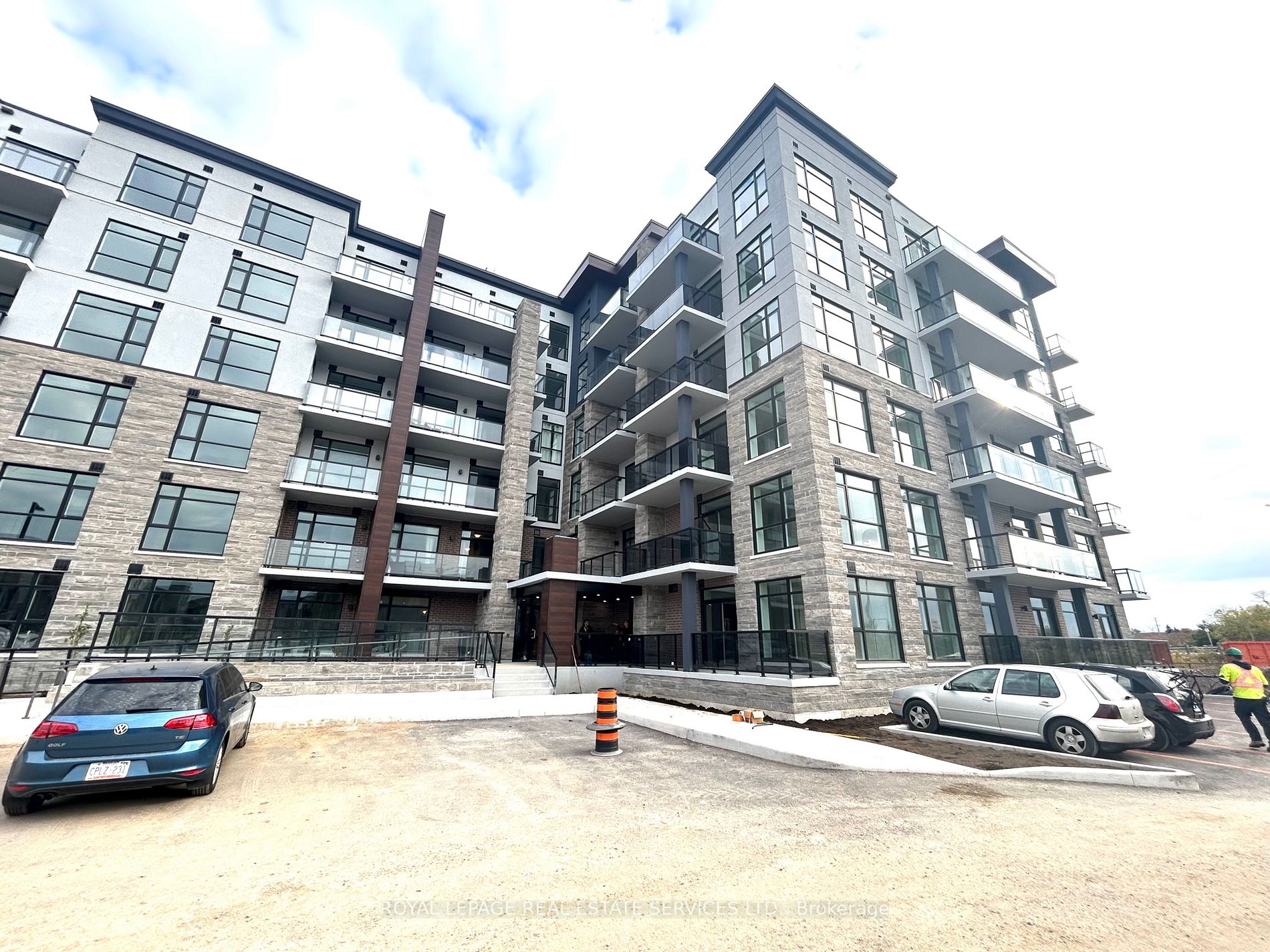 600 North Service Rd, #515