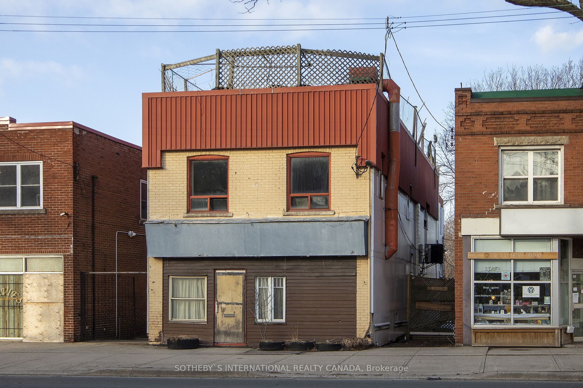 1319 Main St E