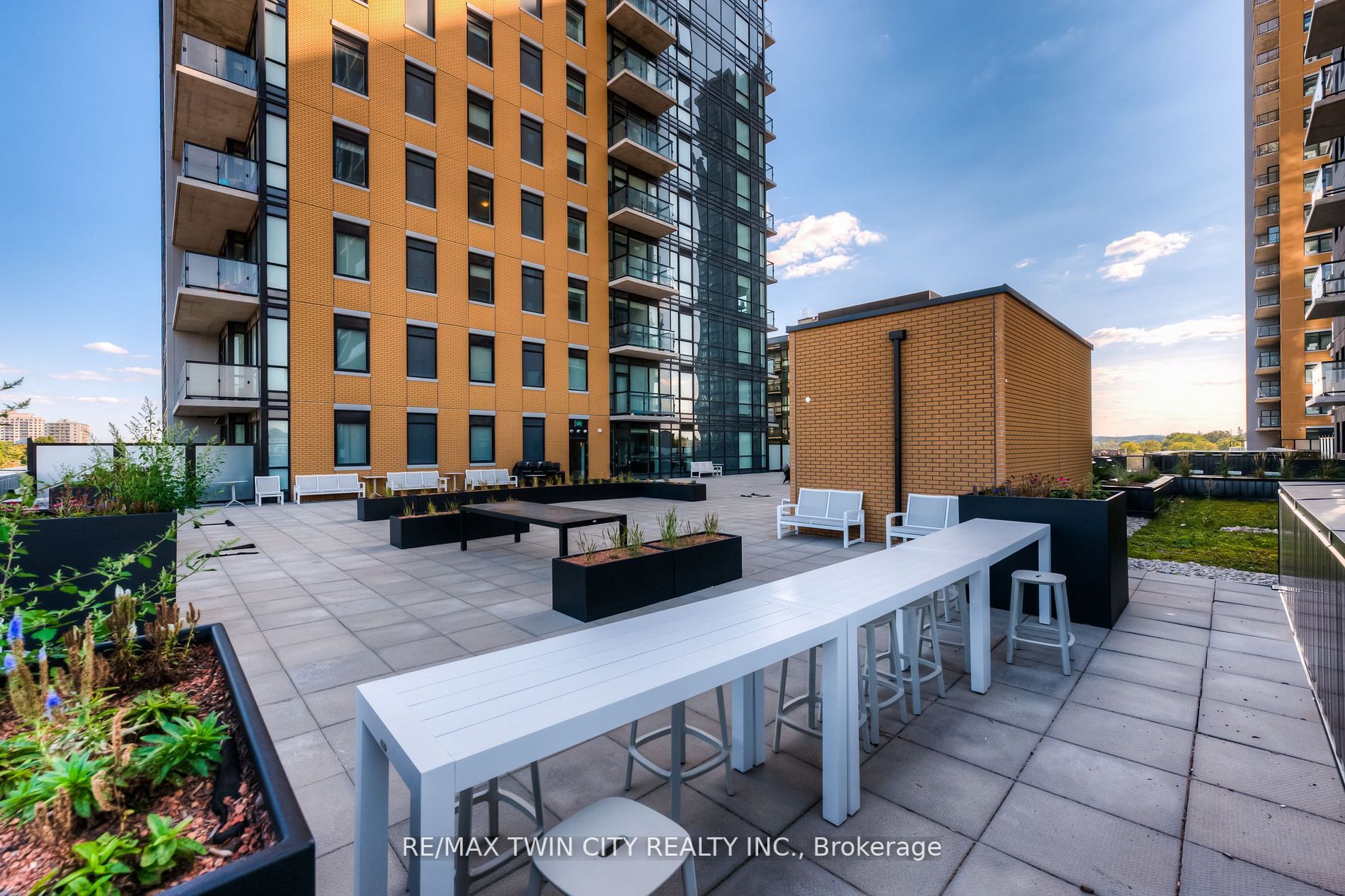 108 Garment St, #909