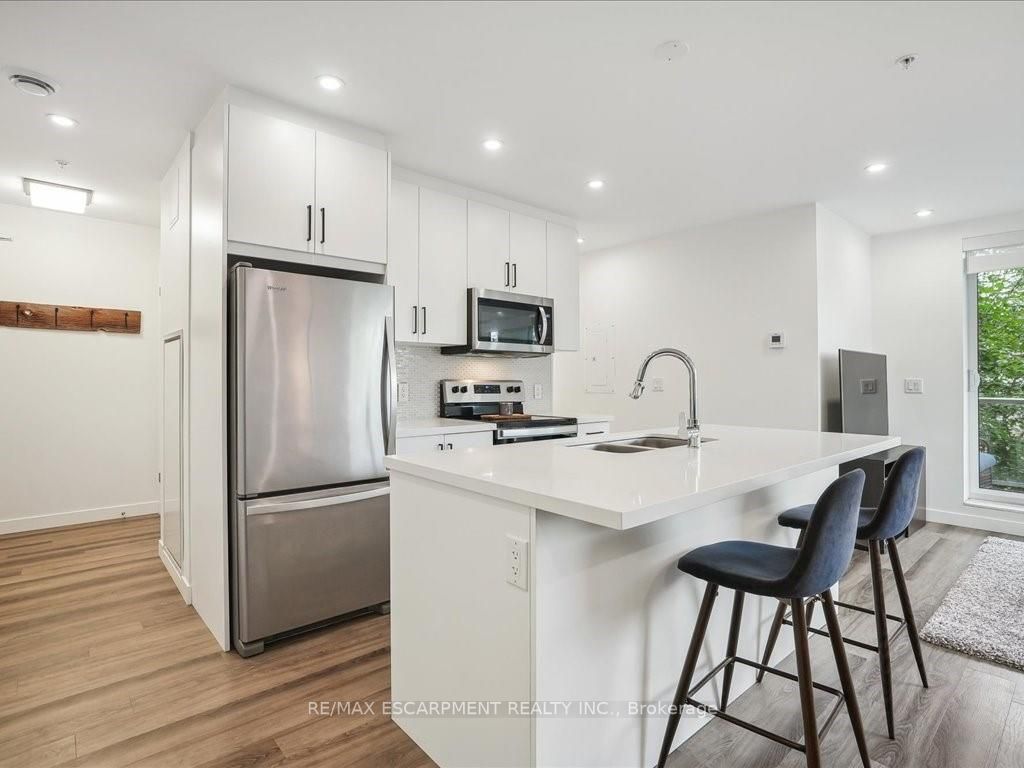 479 Charlton Ave E, #204