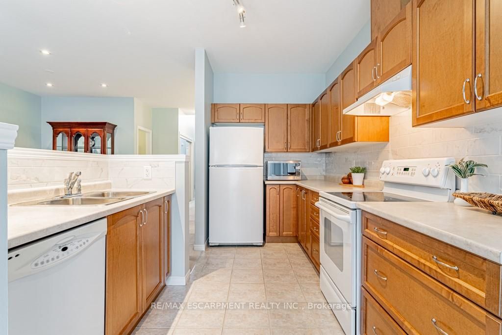 45 Manitoulin Tr, #100