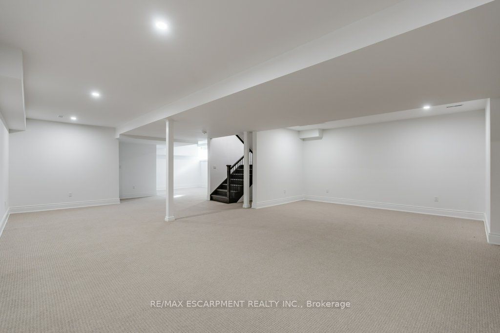 17 William St