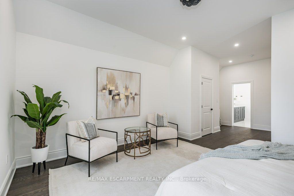17 William St