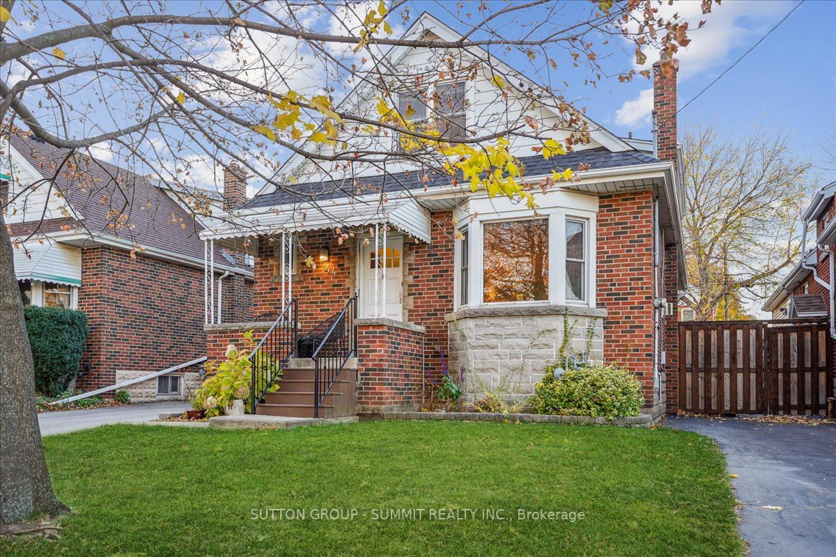 44 Crosthwaite Ave S