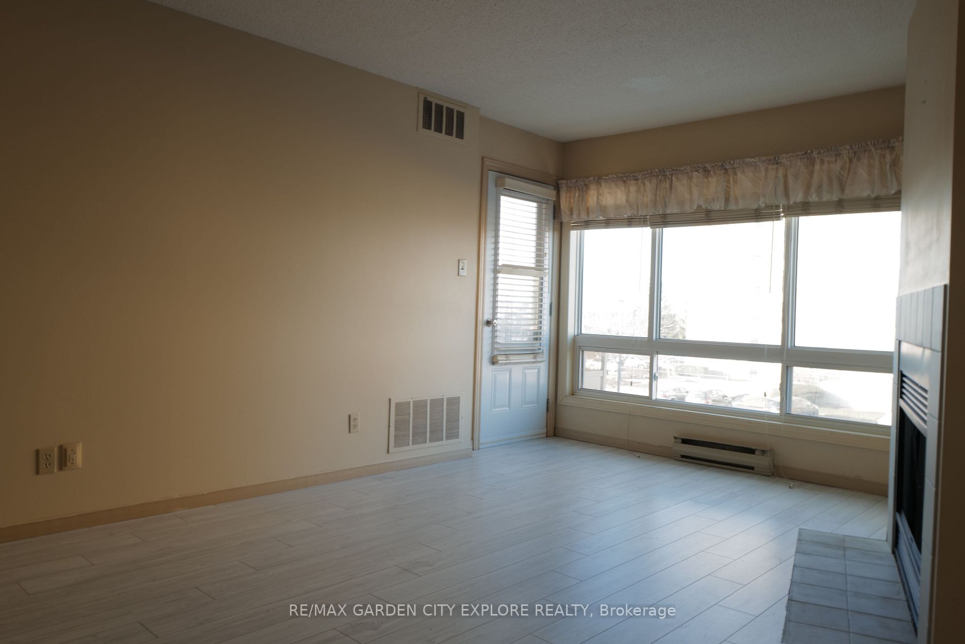 78 Roehampton Ave, #319