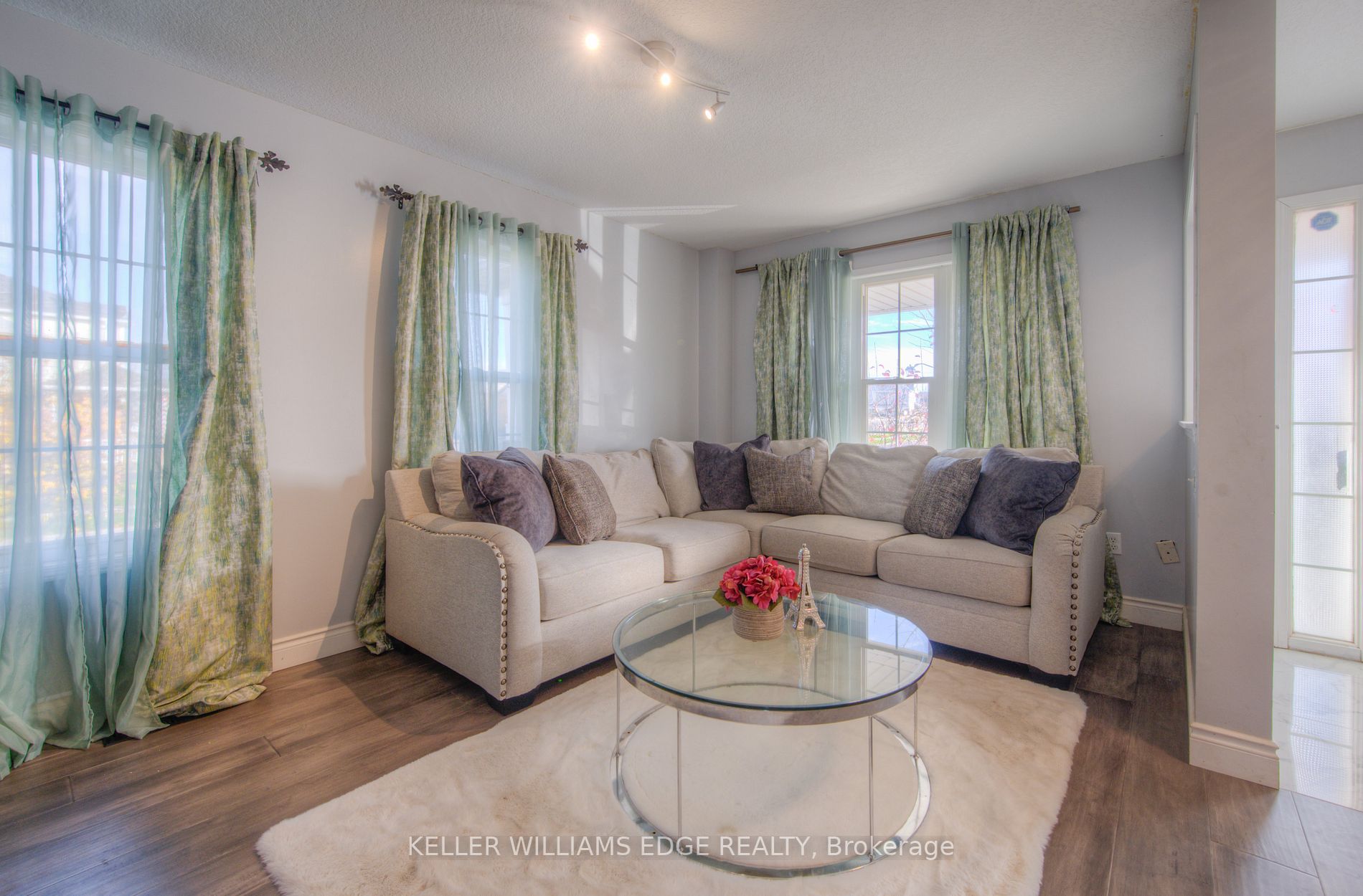 49 Waldie Cres