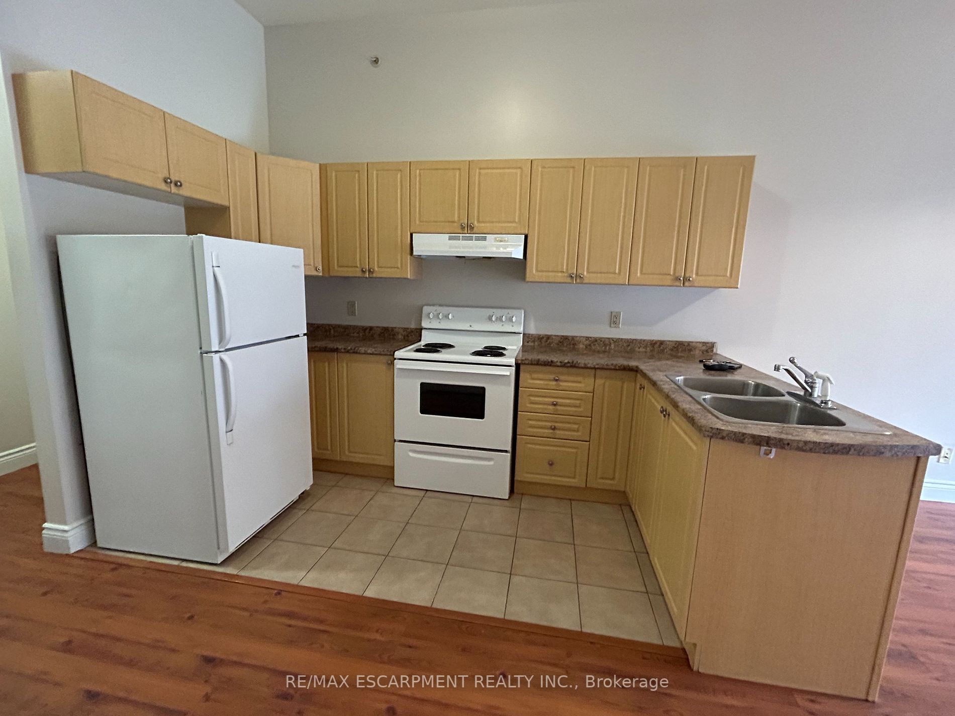 150 Colborne St E, #203