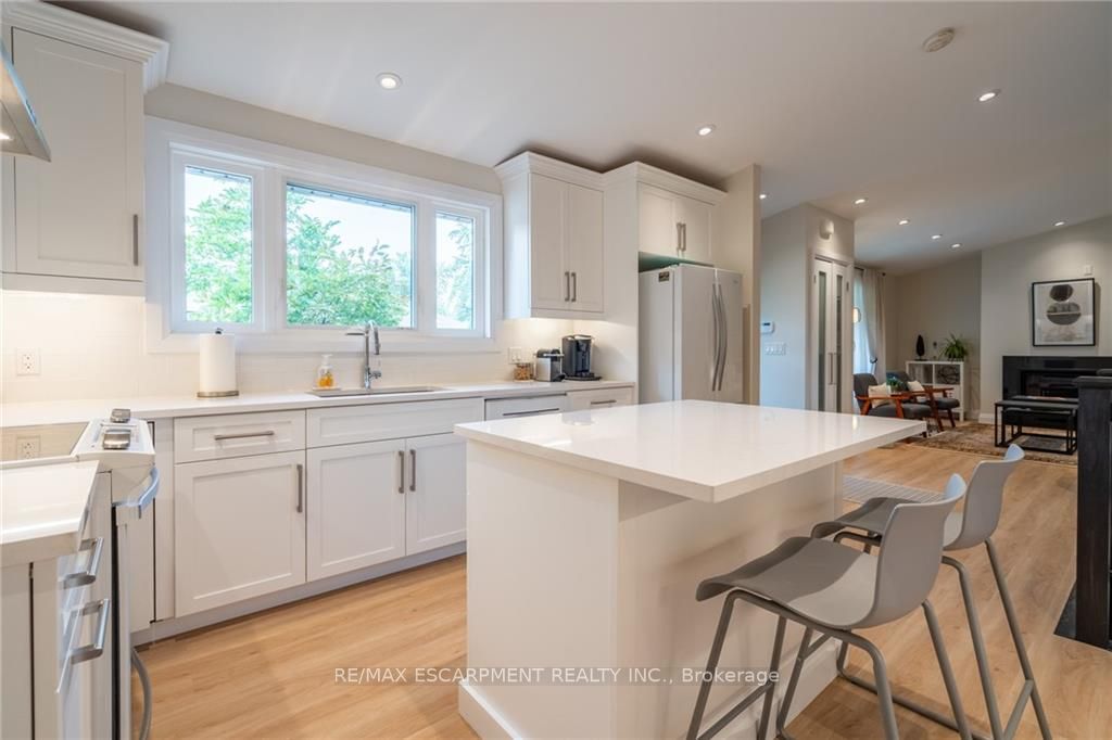 399 Denlow Ave