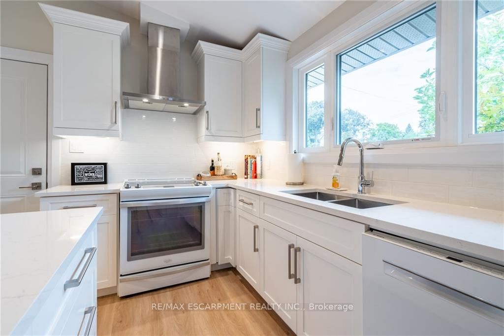 399 Denlow Ave