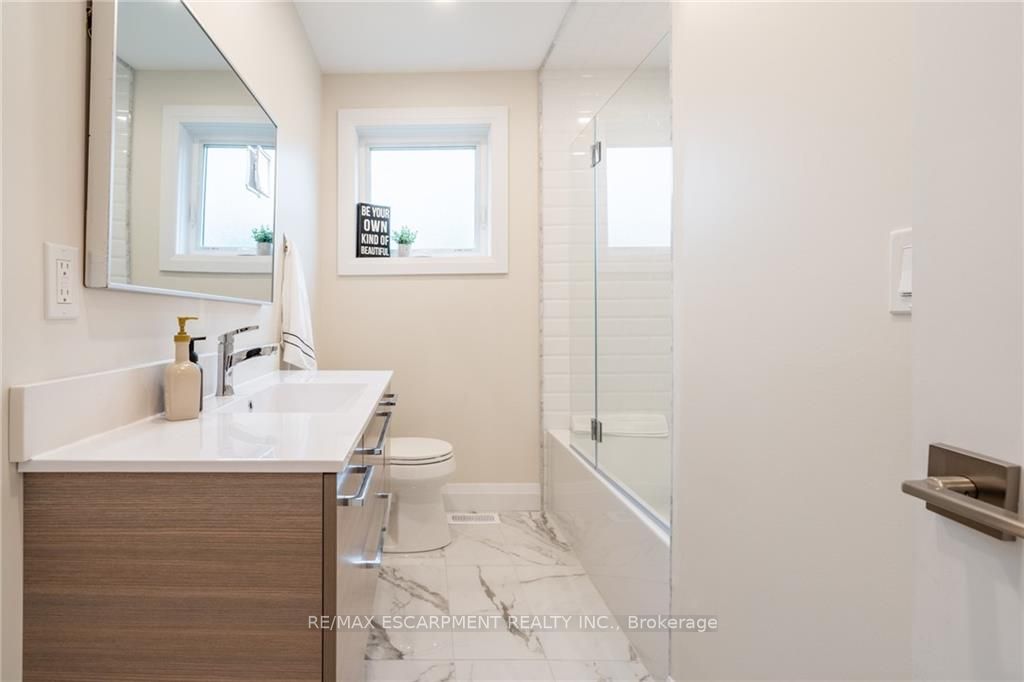 399 Denlow Ave