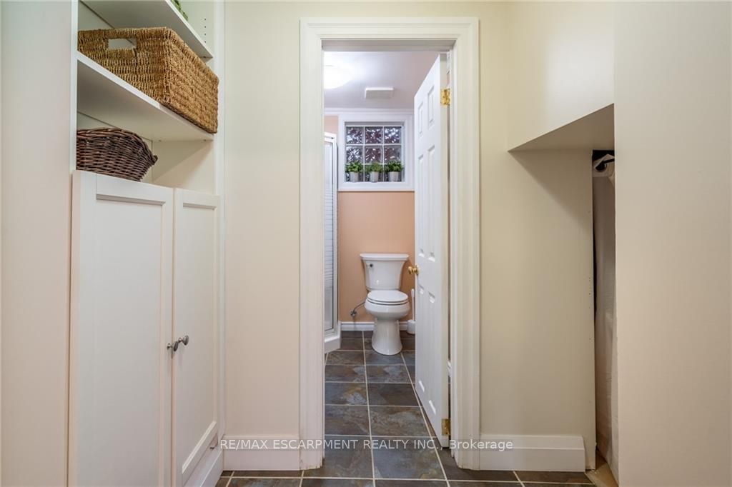 399 Denlow Ave