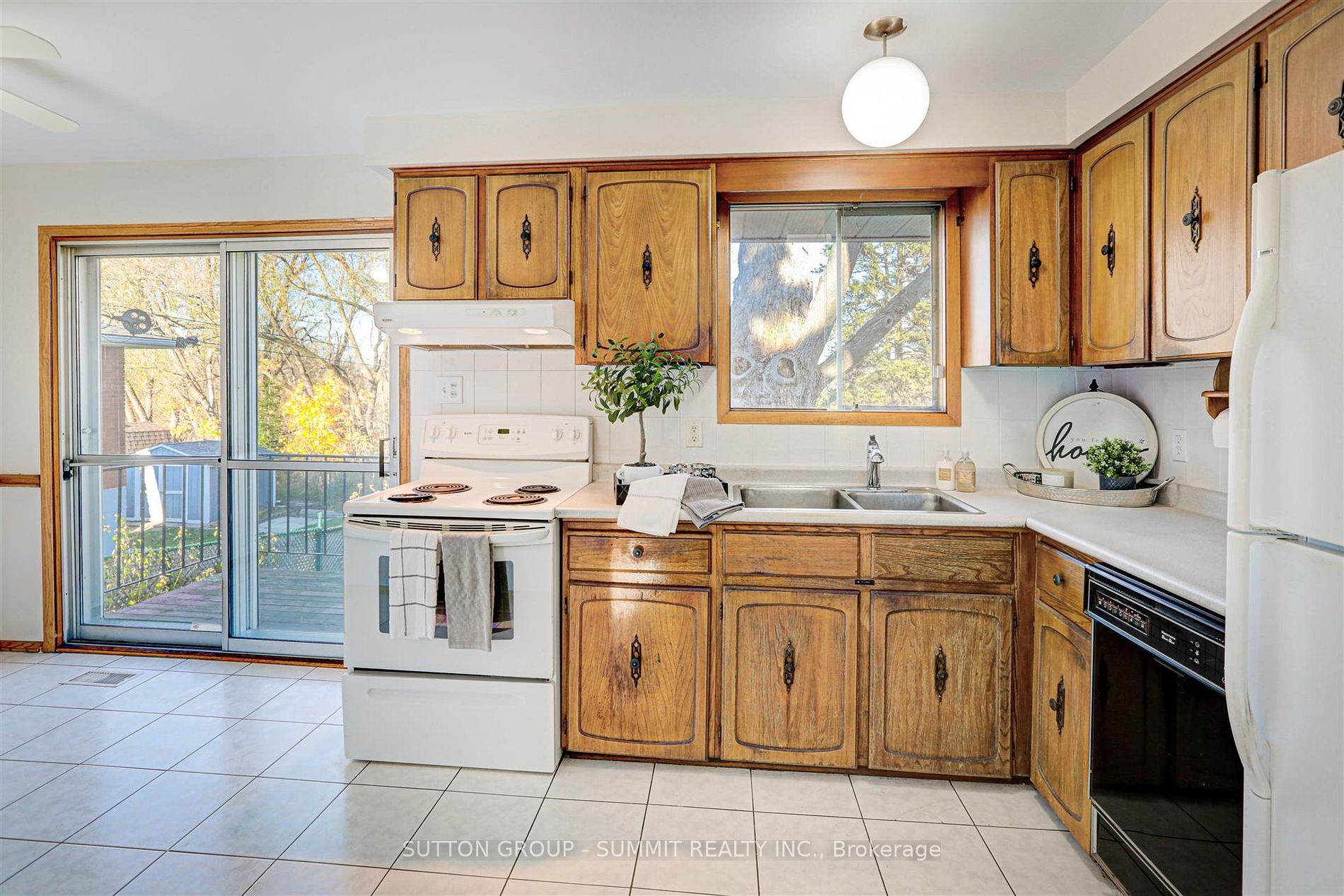 35 Veevers Dr