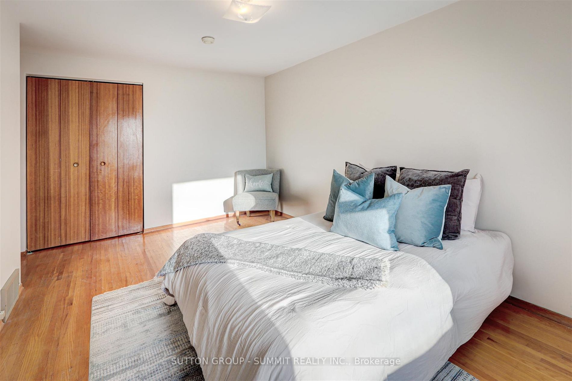 35 Veevers Dr