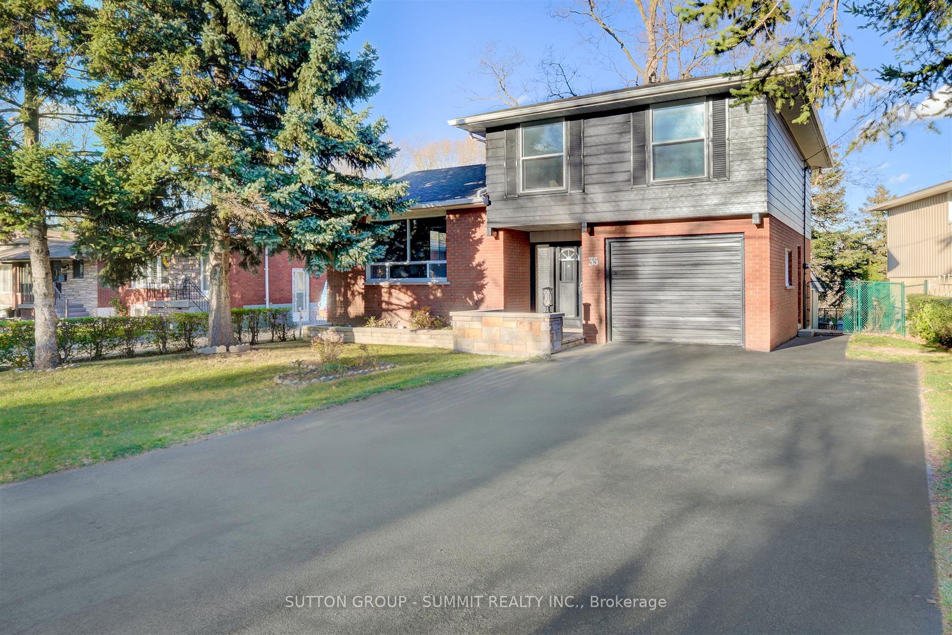 35 Veevers Dr