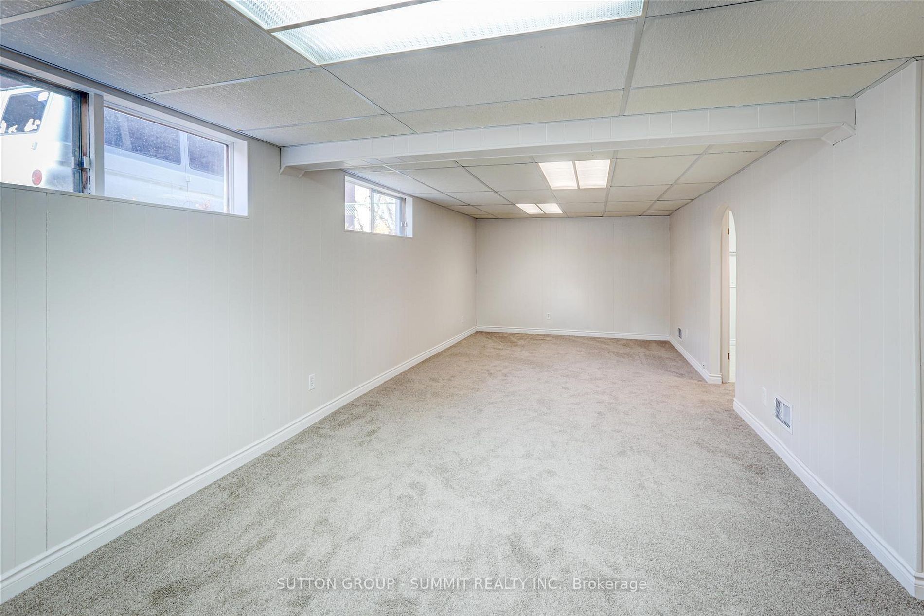 35 Veevers Dr