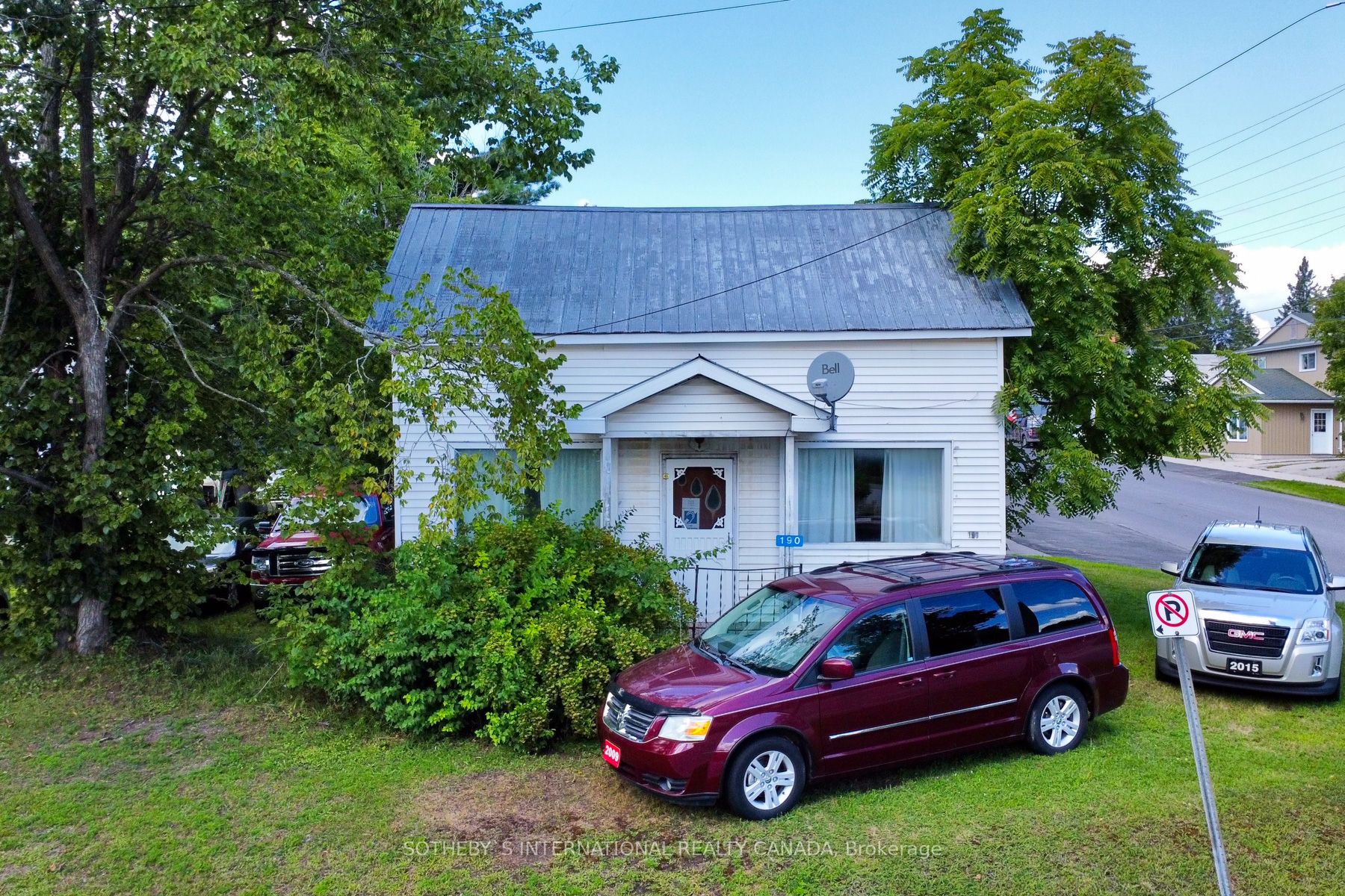 190 Phillip St E