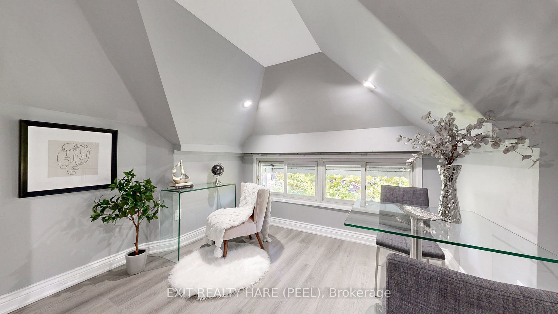 214 Rosslyn Ave S