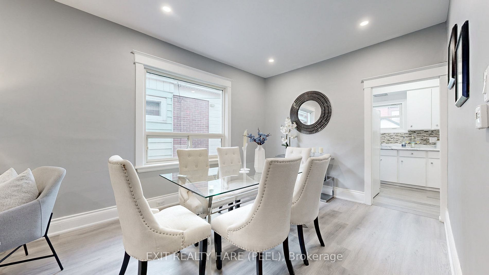 214 Rosslyn Ave S