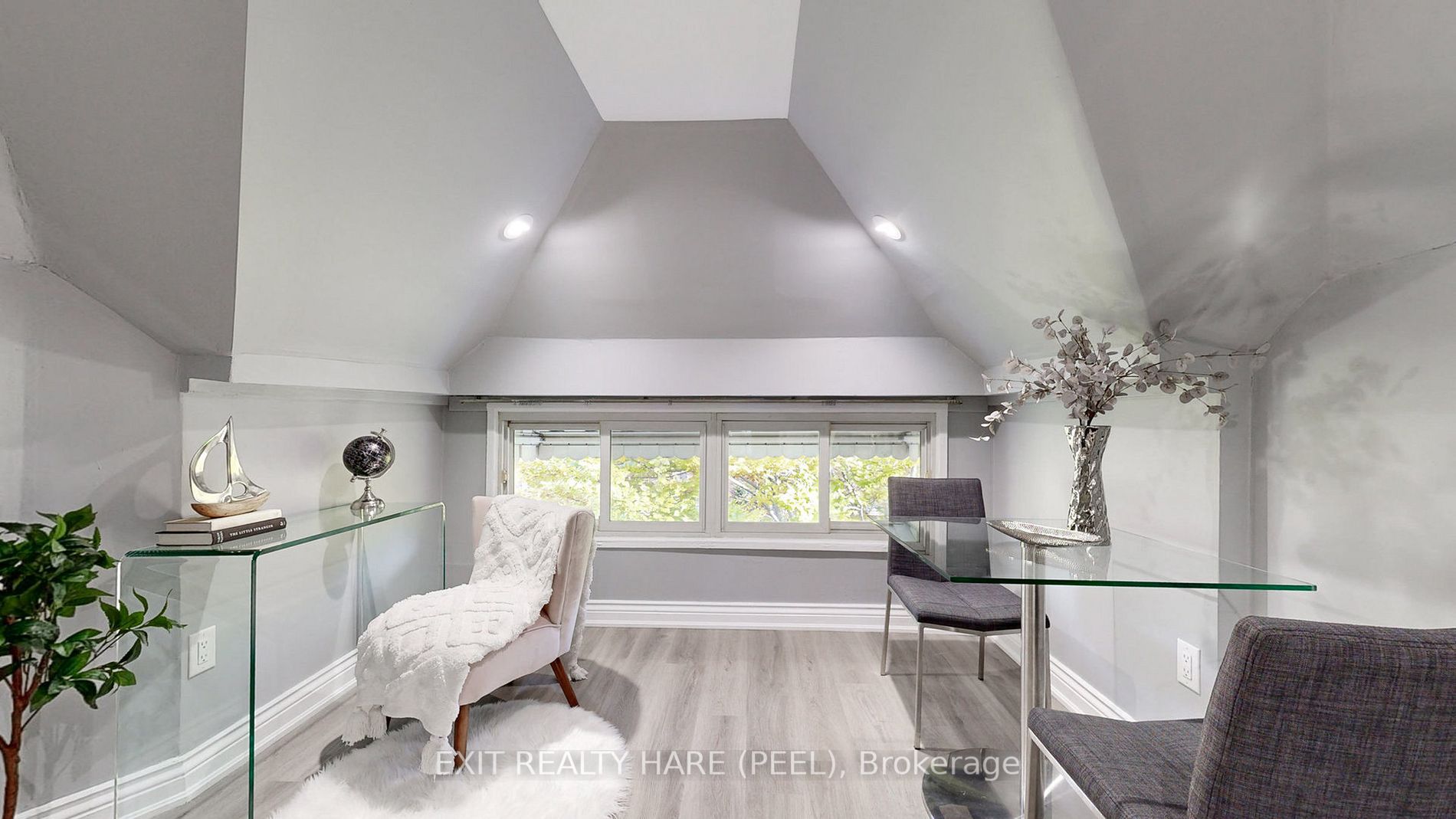 214 Rosslyn Ave S